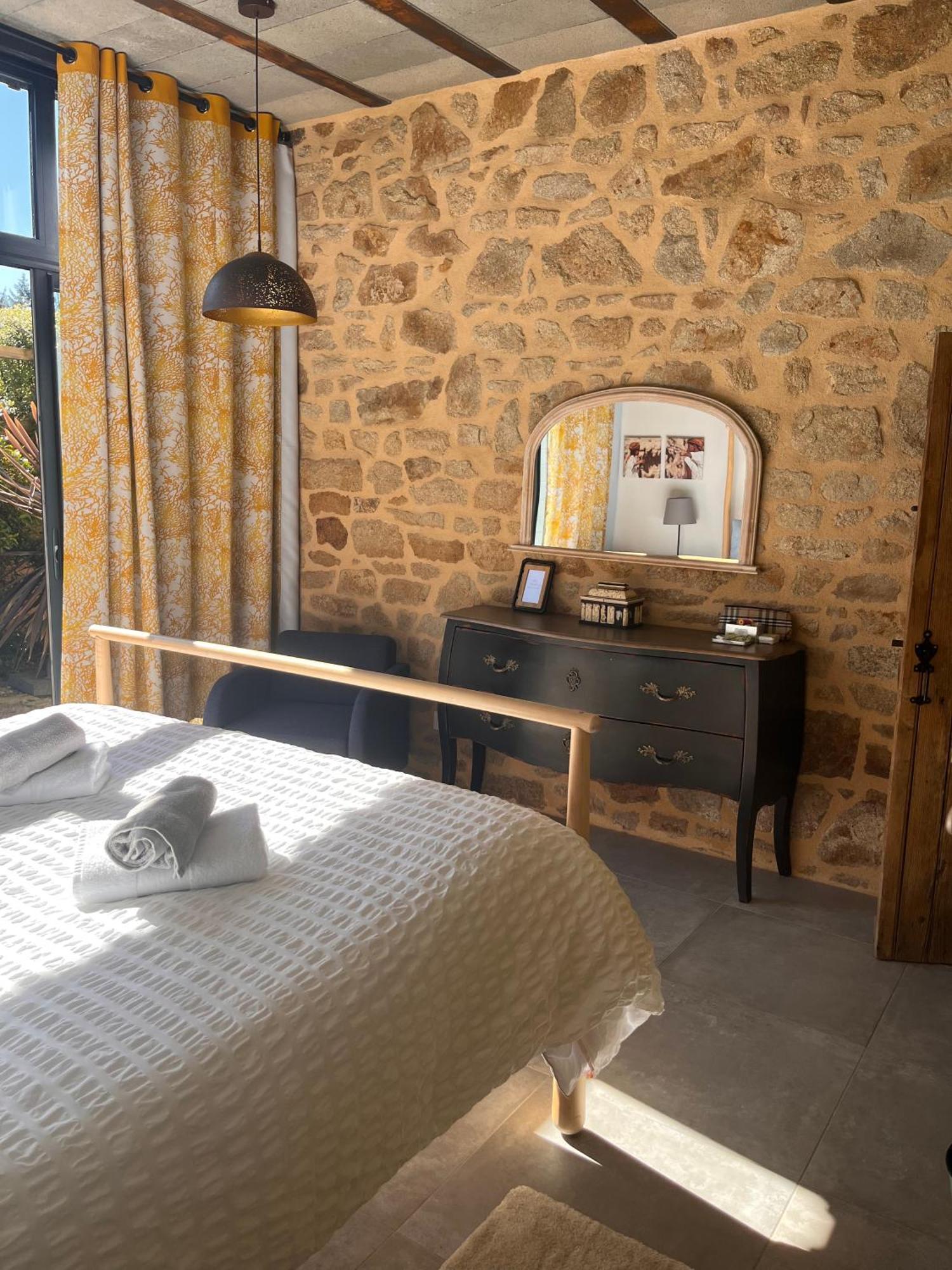 La Sellerie Bed & Breakfast Romagne  ภายนอก รูปภาพ