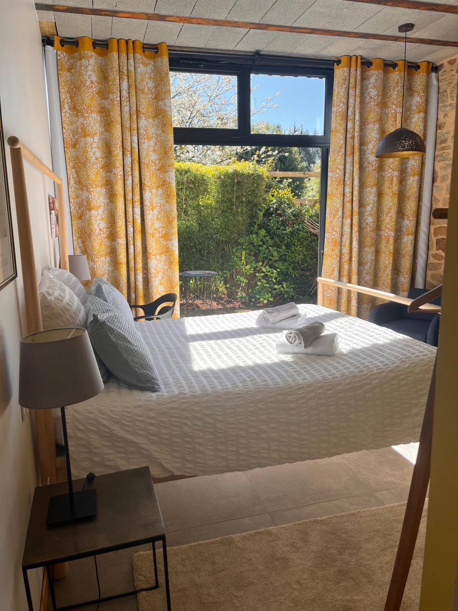 La Sellerie Bed & Breakfast Romagne  ภายนอก รูปภาพ
